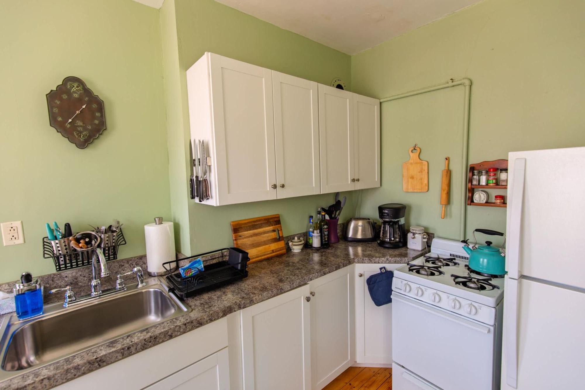 Centrally Located With Lake Views Burlington Ngoại thất bức ảnh
