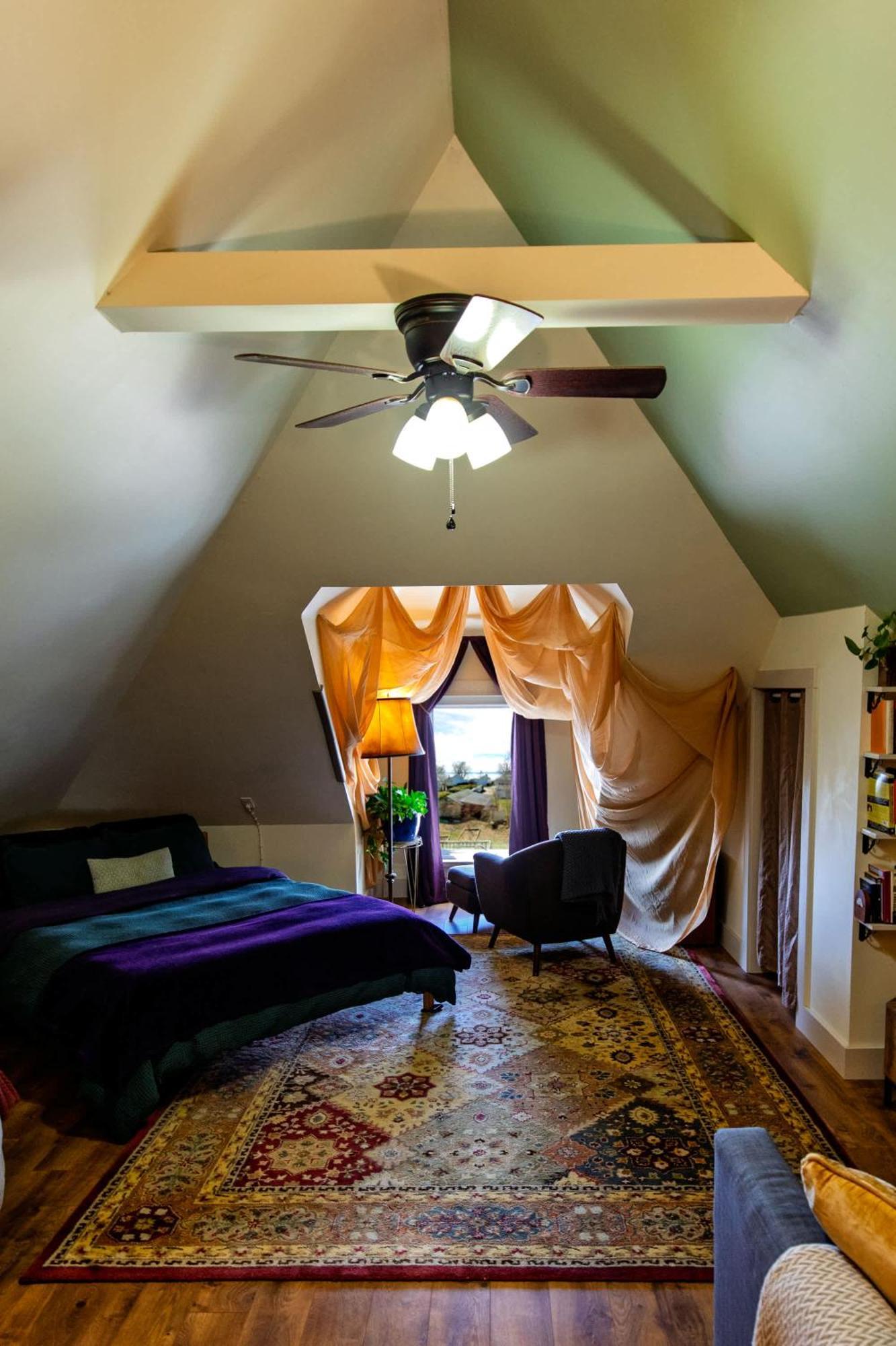 Centrally Located With Lake Views Burlington Ngoại thất bức ảnh